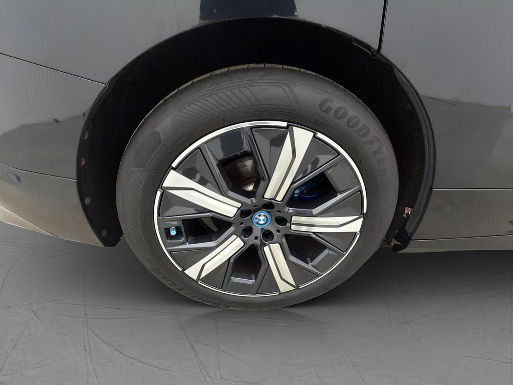 Vehicle Image 38