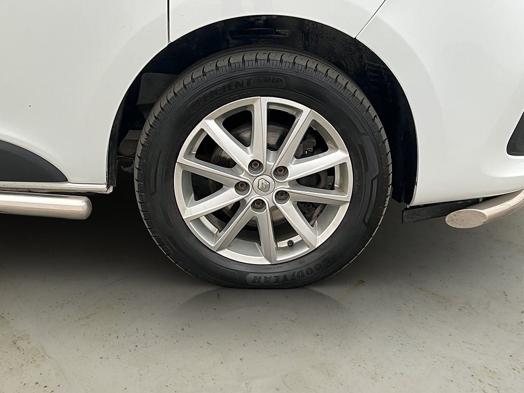Vehicle Image 32