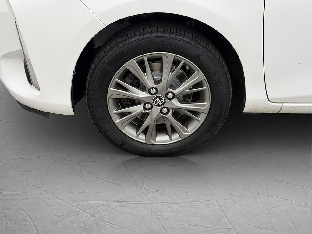Vehicle Image 25