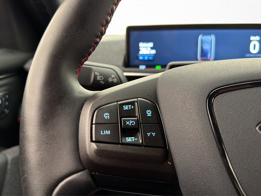 Vehicle Image 14