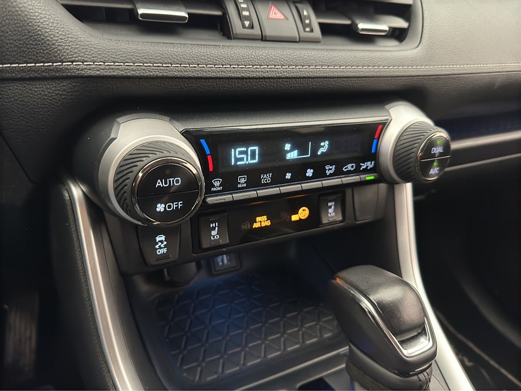 Vehicle Image 21
