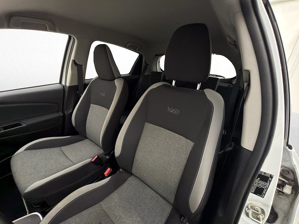 Vehicle Image 10