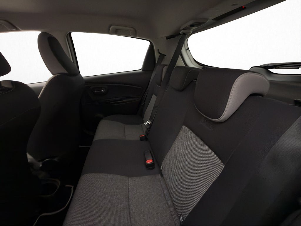 Vehicle Image 25