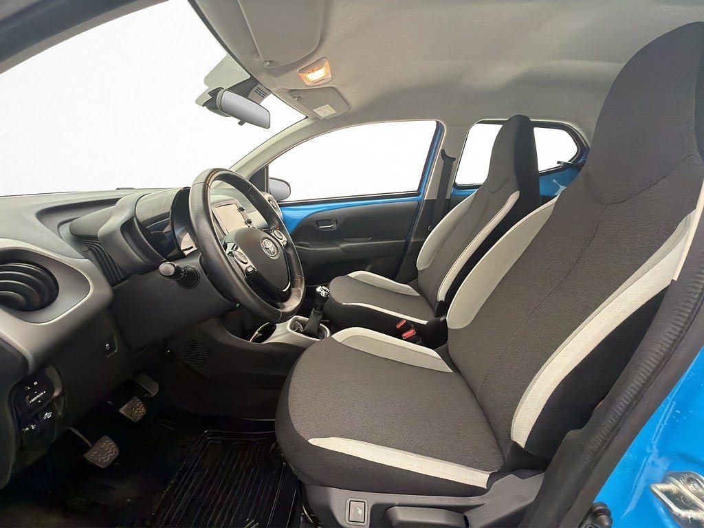 Vehicle Image 11