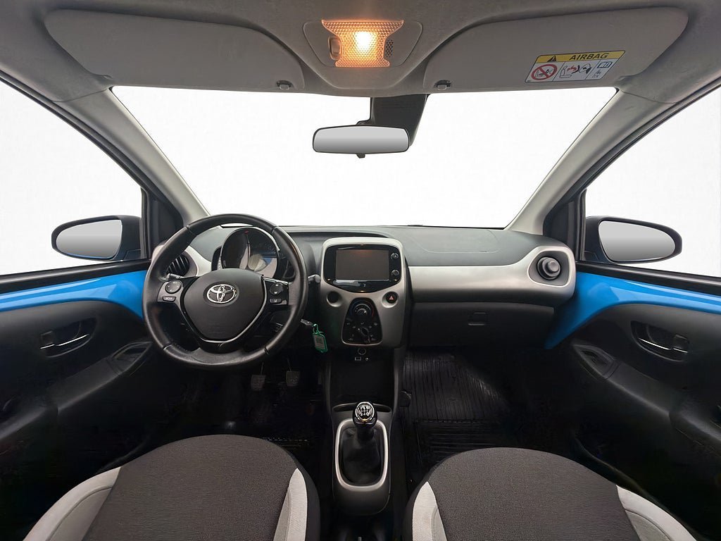 Vehicle Image 12