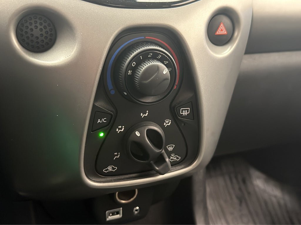 Vehicle Image 21