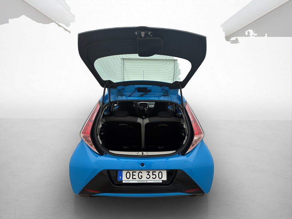 Vehicle Image 25