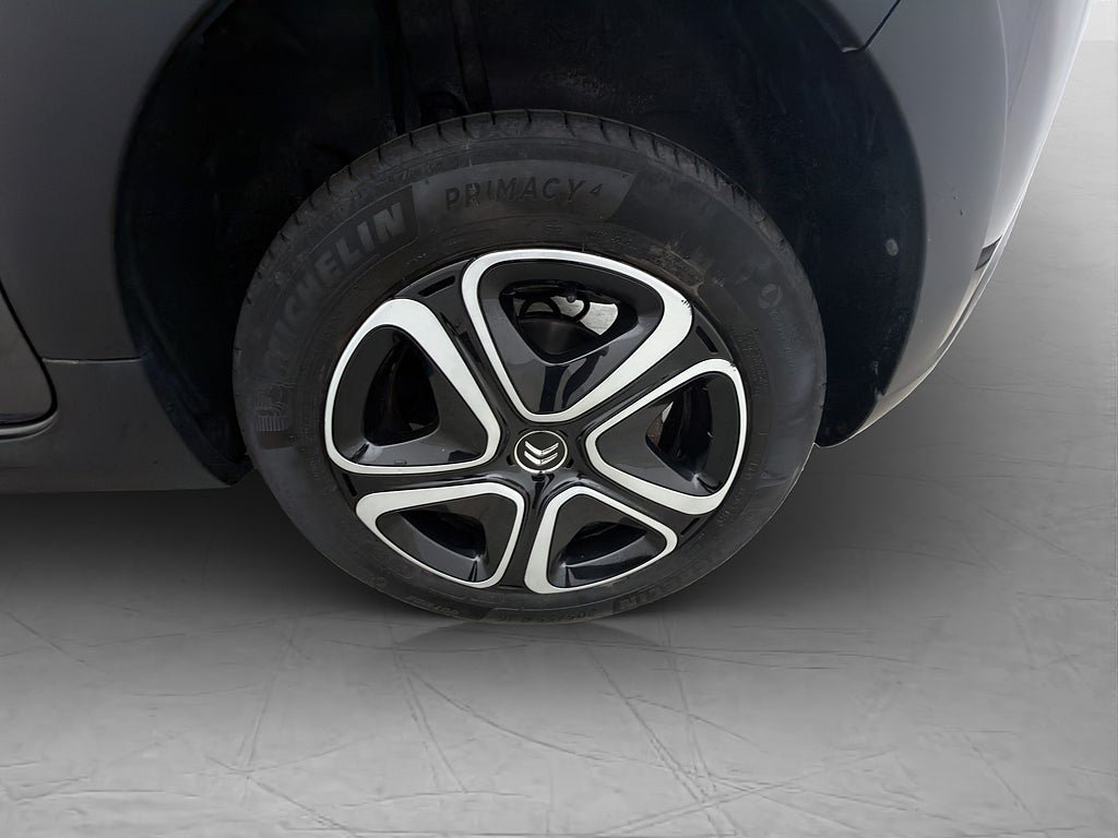 Vehicle Image 30