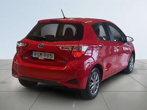 Vehicle Image 6