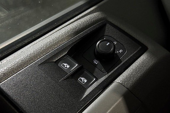 Vehicle Image 29