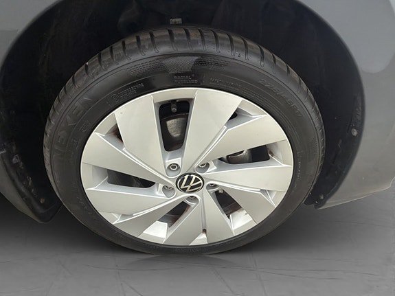 Vehicle Image 32