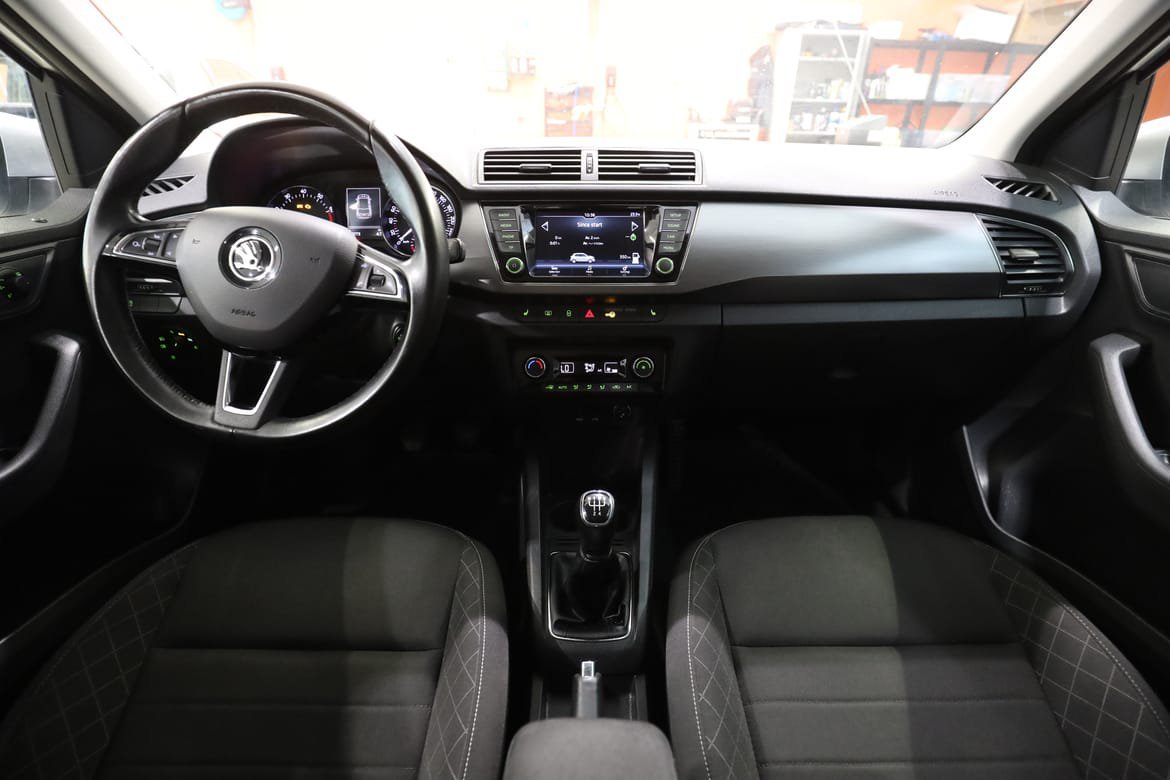 Vehicle Image 13