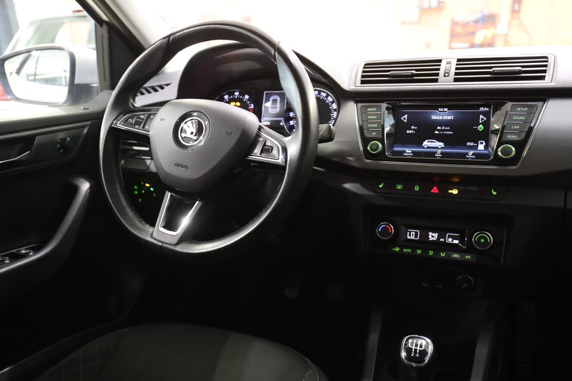 Vehicle Image 14
