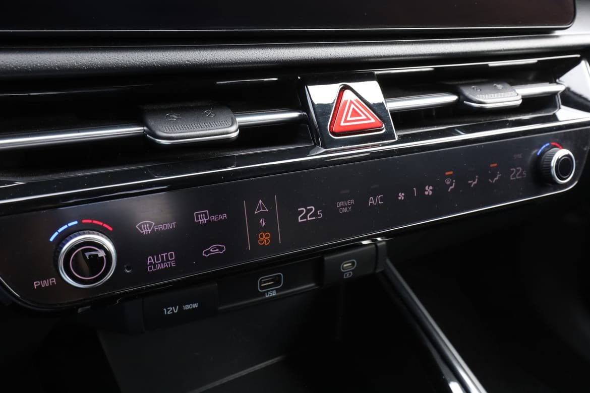 Vehicle Image 25