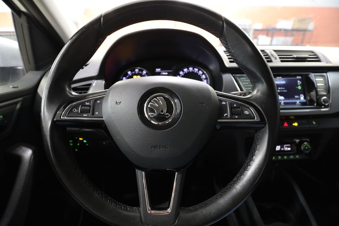 Vehicle Image 19