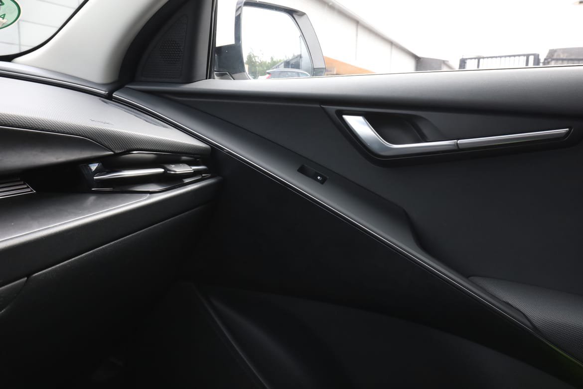 Vehicle Image 30