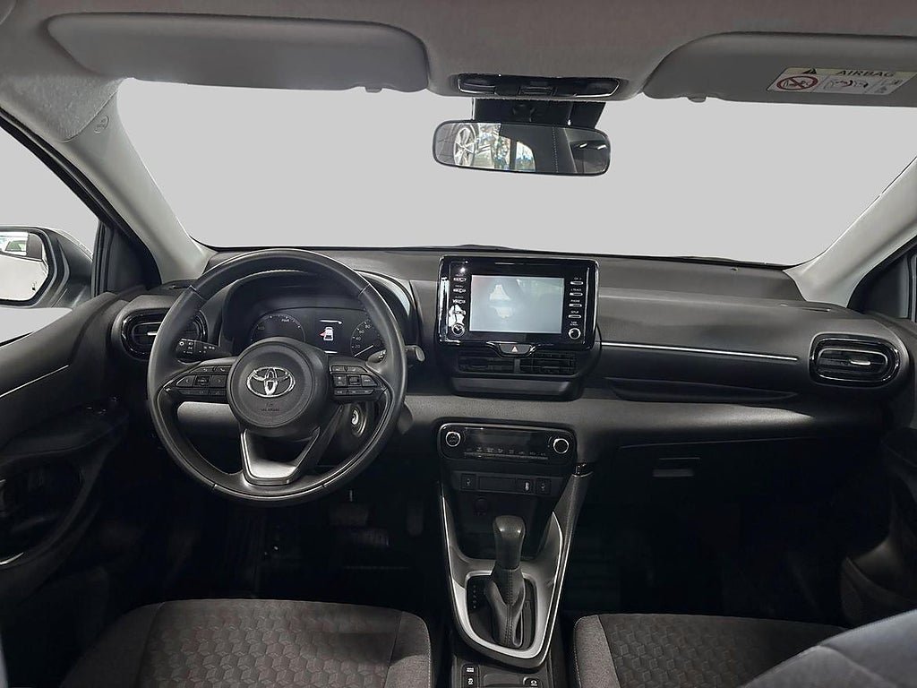 Vehicle Image 12