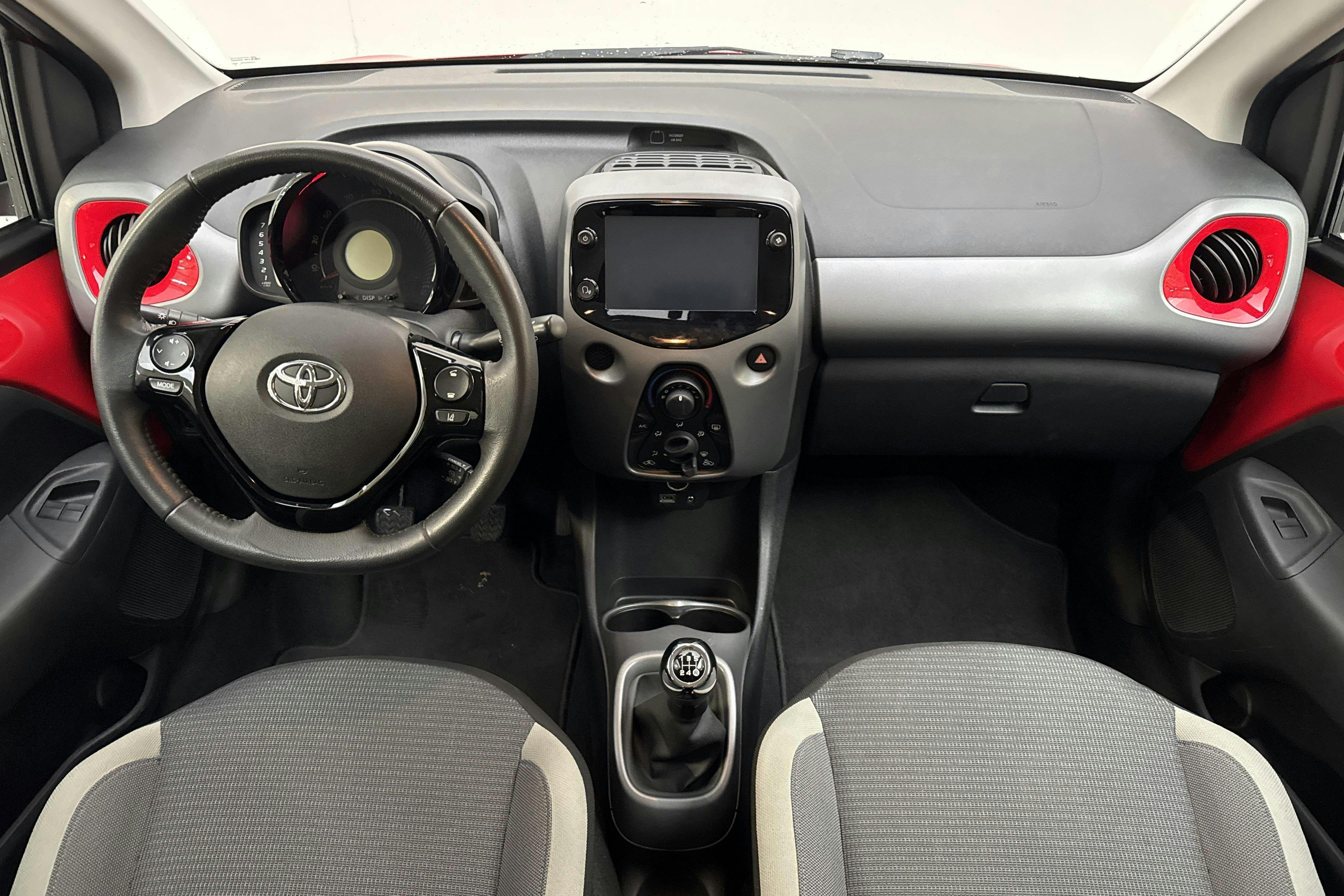 Vehicle Image 6