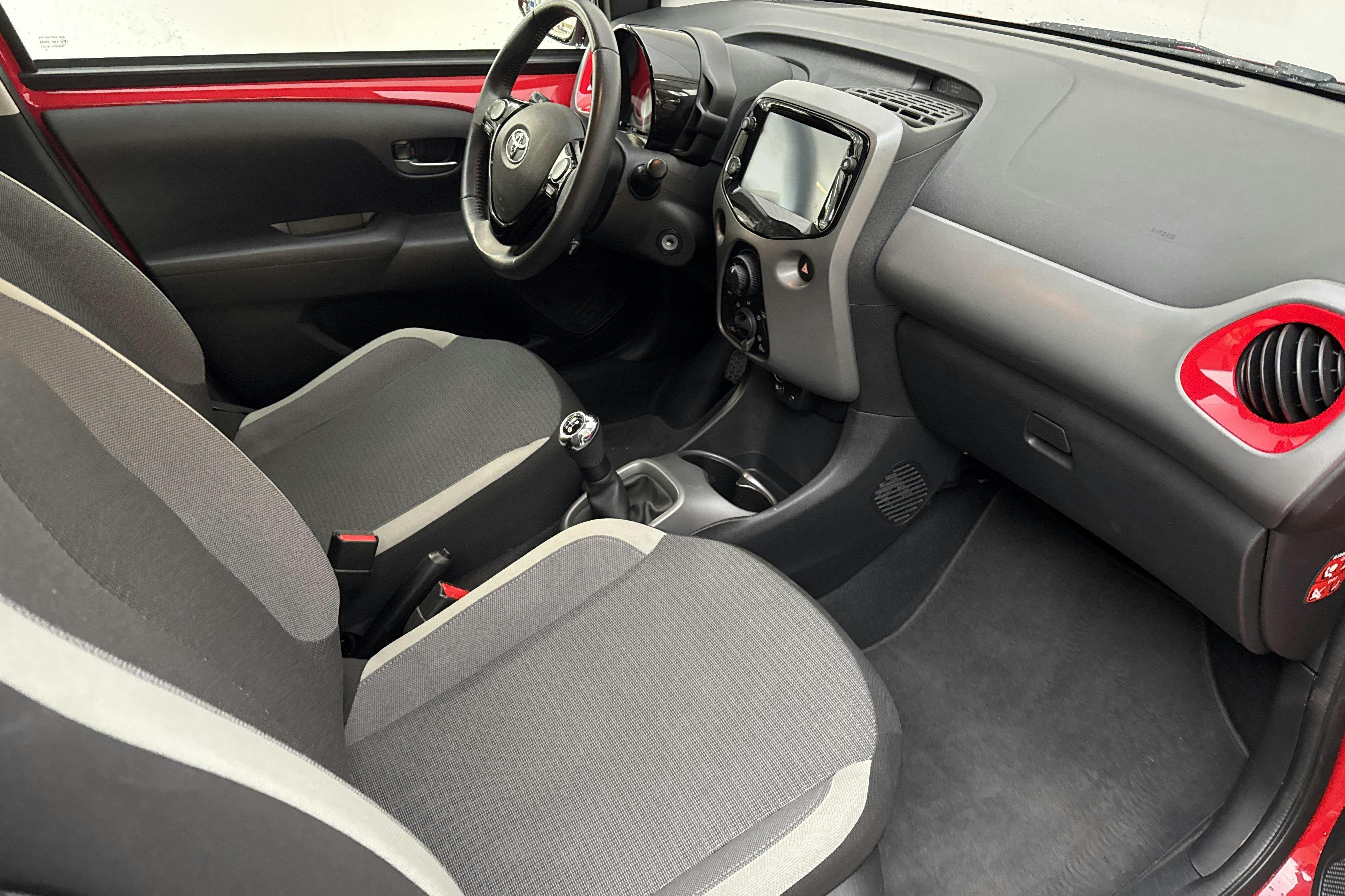 Vehicle Image 9