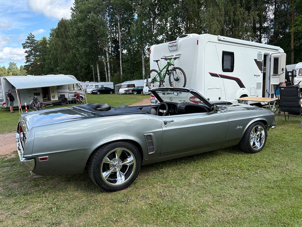 Vehicle Image 25