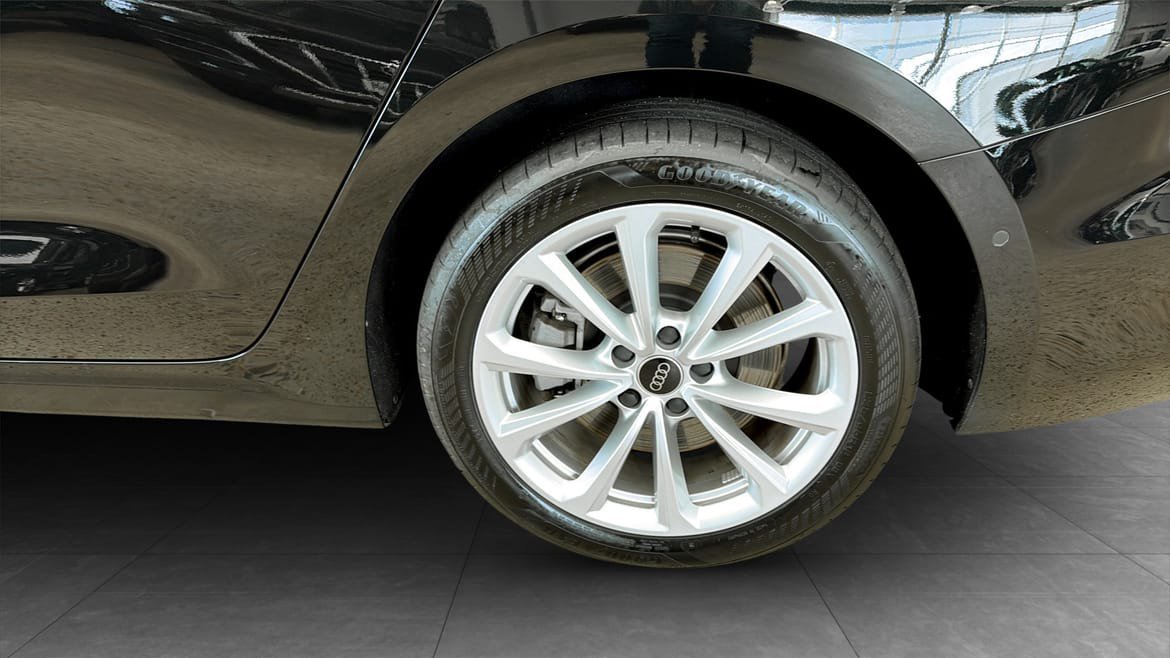 Vehicle Image 6