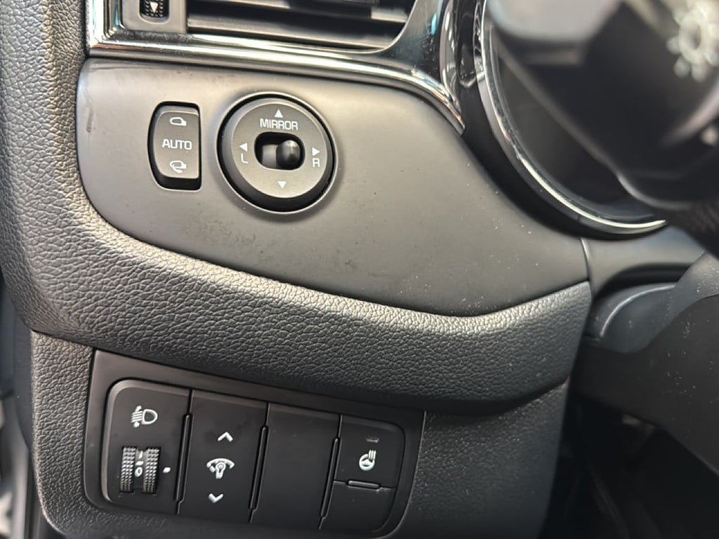 Vehicle Image 17