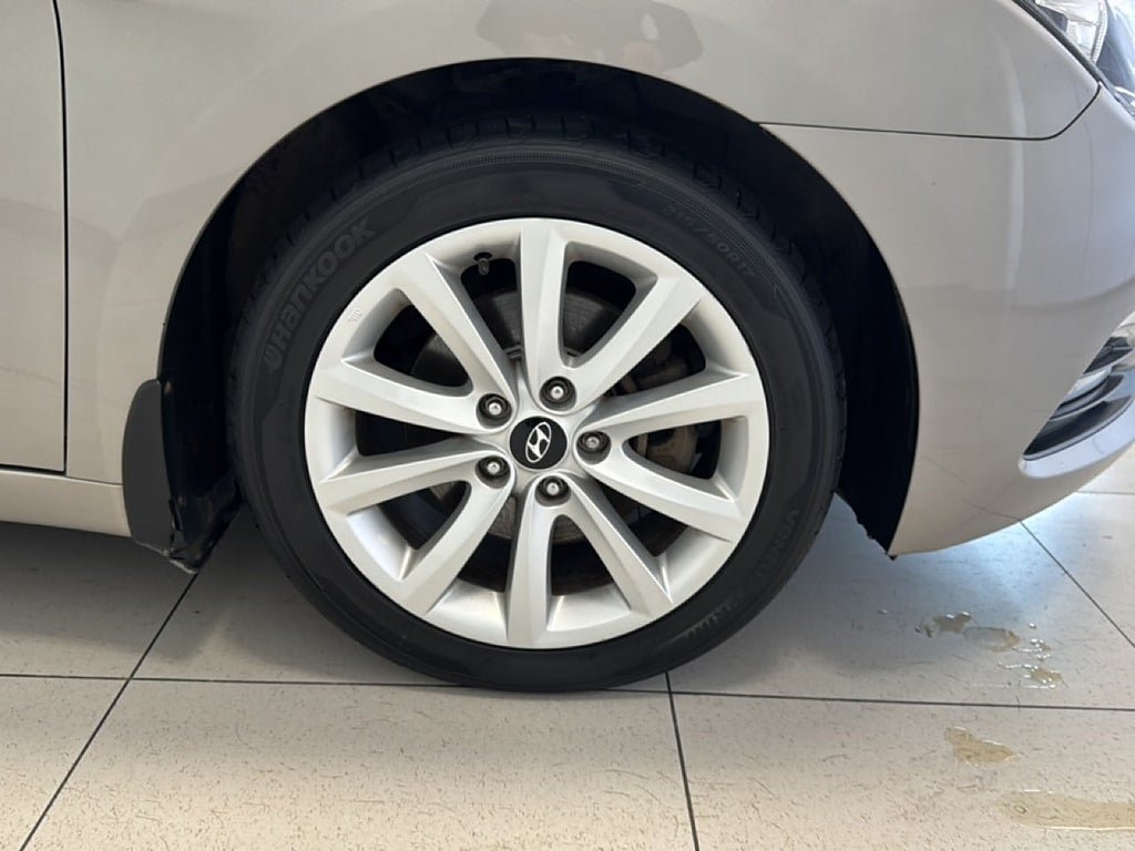 Vehicle Image 15