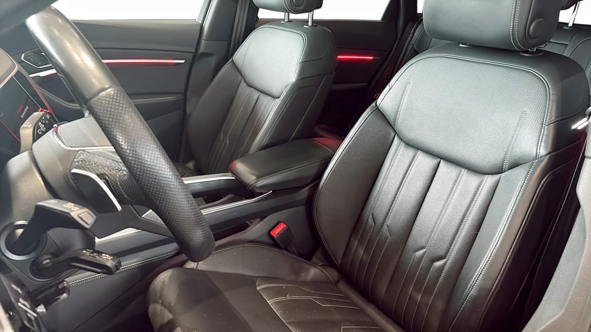 Vehicle Image 8