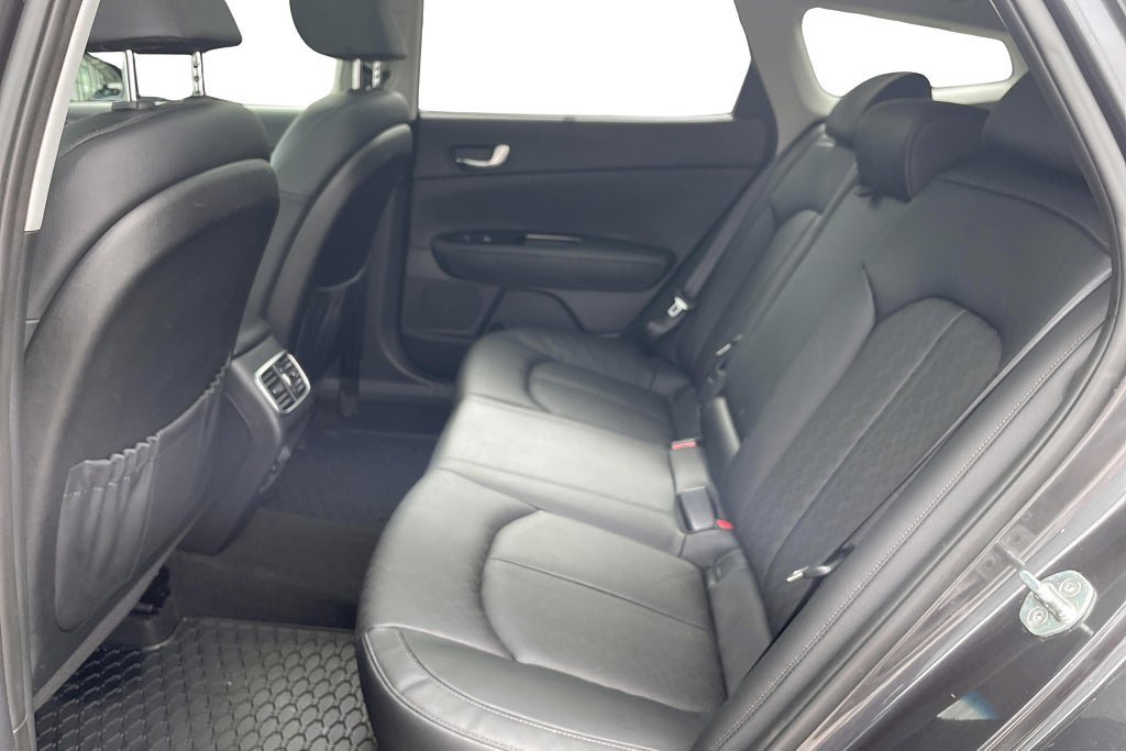 Vehicle Image 16
