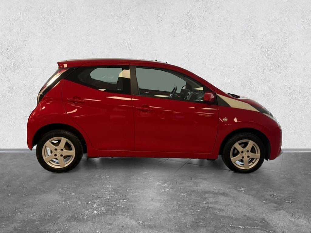 Vehicle Image 6