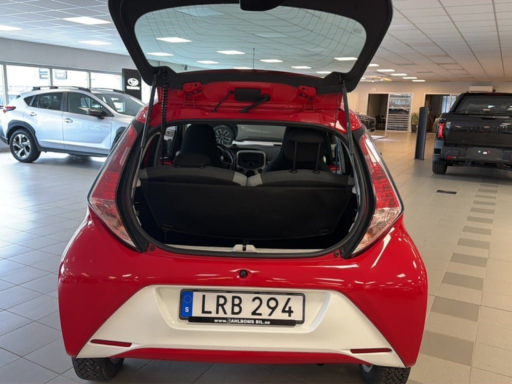 Vehicle Image 9
