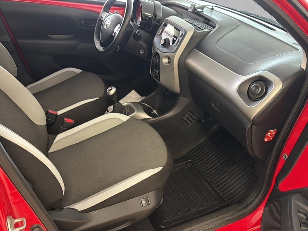 Vehicle Image 12
