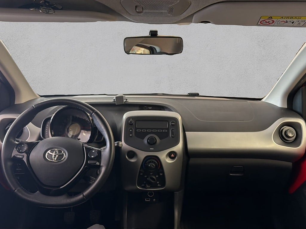 Vehicle Image 14