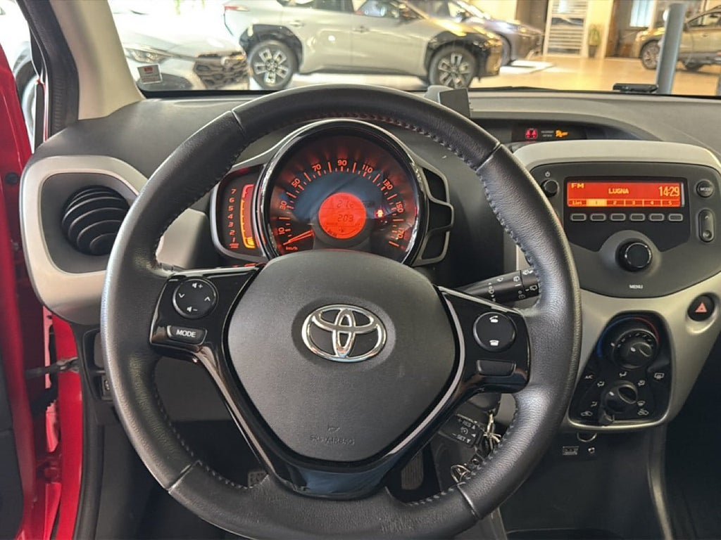 Vehicle Image 16