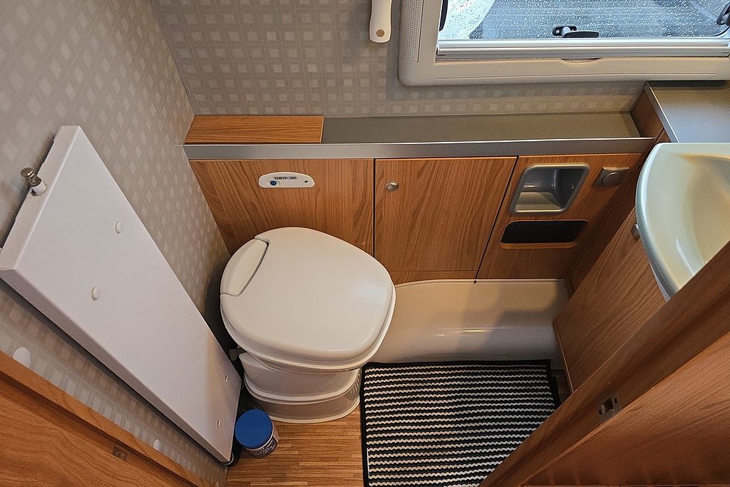 Vehicle Image 23
