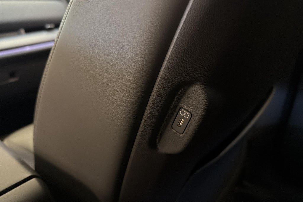 Vehicle Image 17