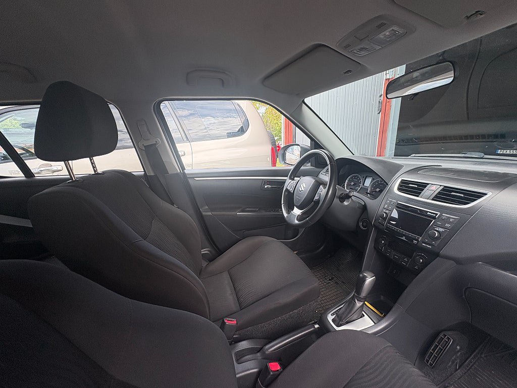 Vehicle Image 6