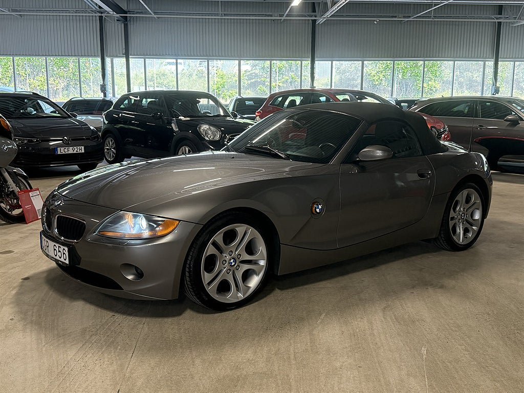 Vehicle Image 8