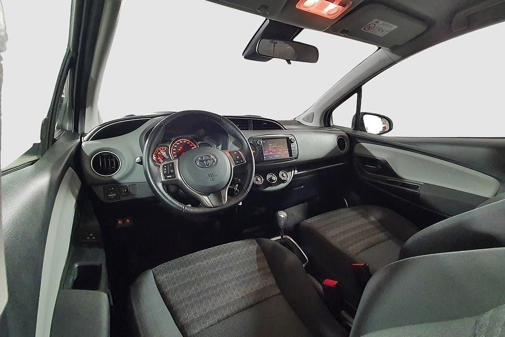 Vehicle Image 14