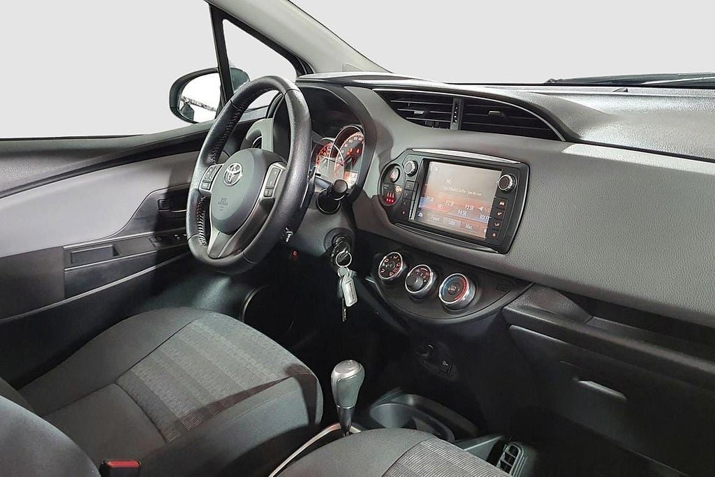 Vehicle Image 16