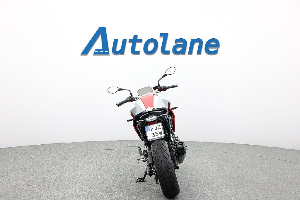 Vehicle Image 7