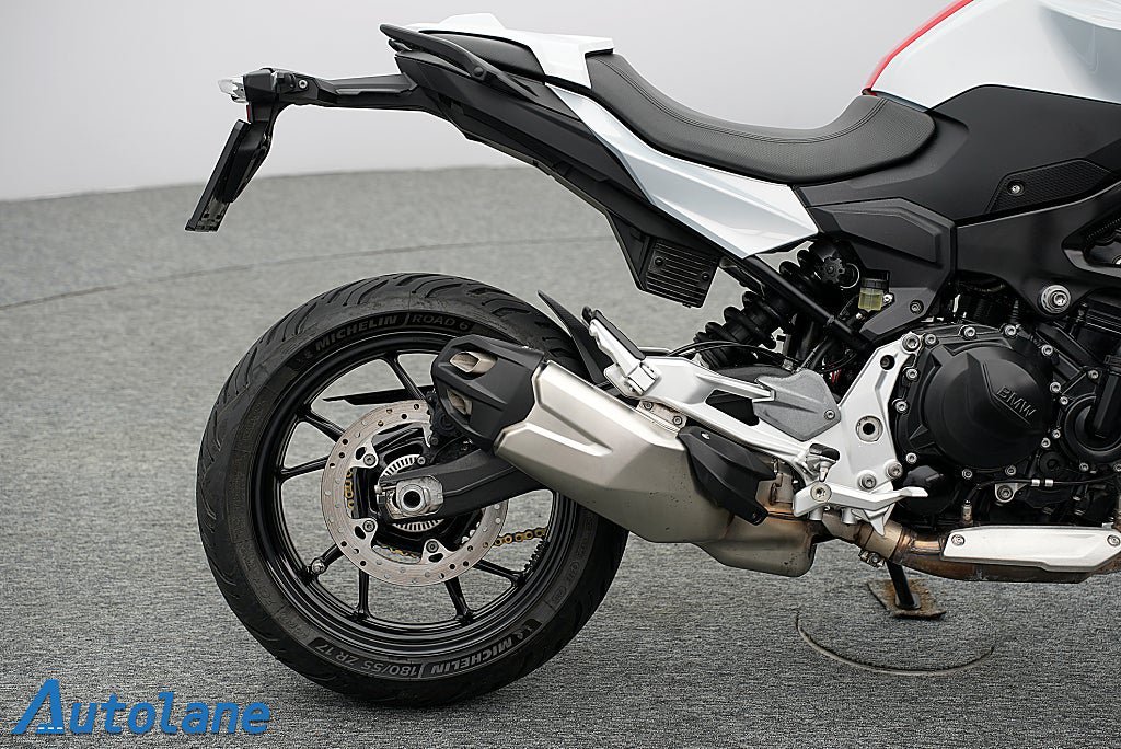 Vehicle Image 9