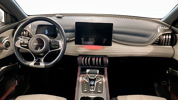 Vehicle Image 4