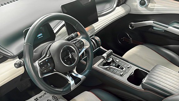 Vehicle Image 9