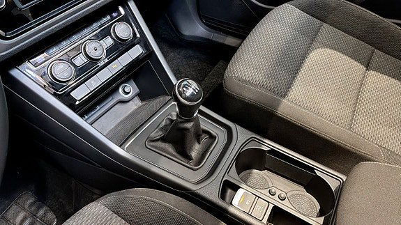 Vehicle Image 24