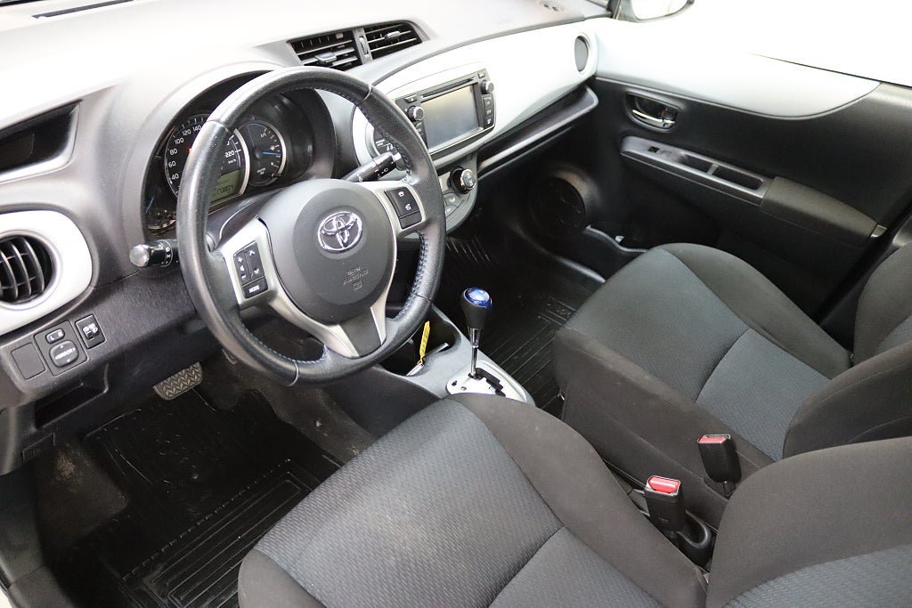 Vehicle Image 11