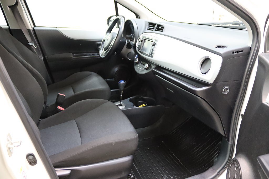 Vehicle Image 13