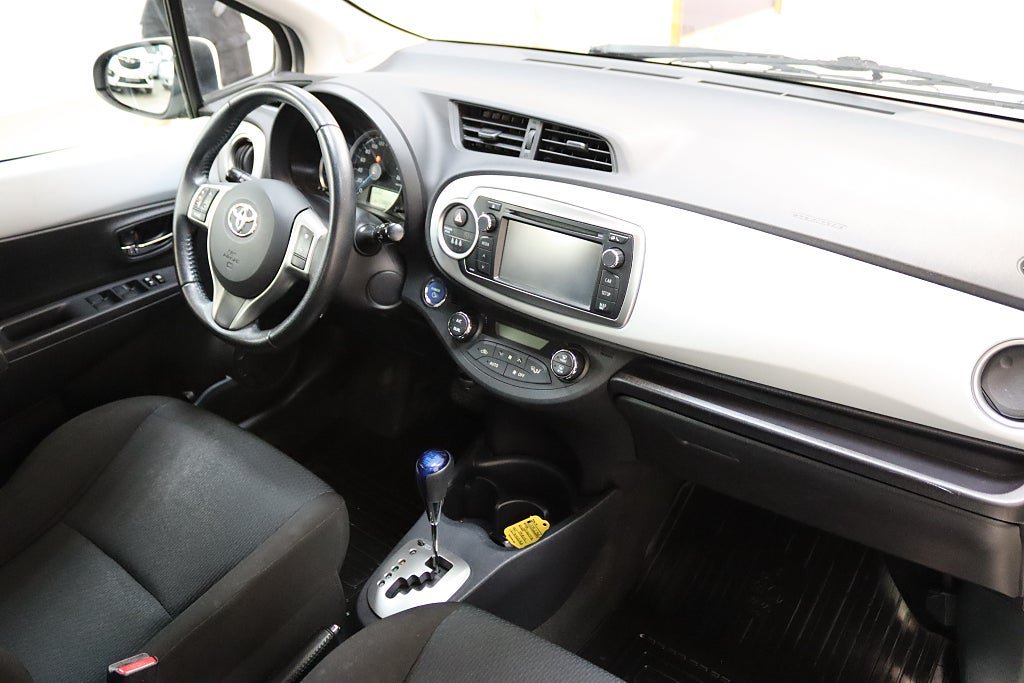 Vehicle Image 14