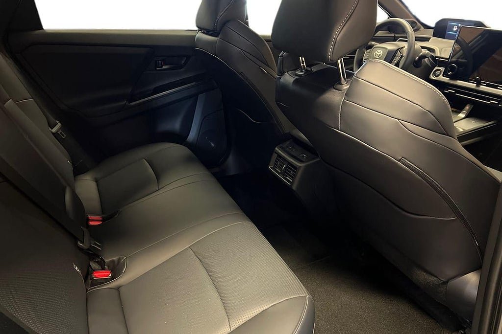Vehicle Image 9