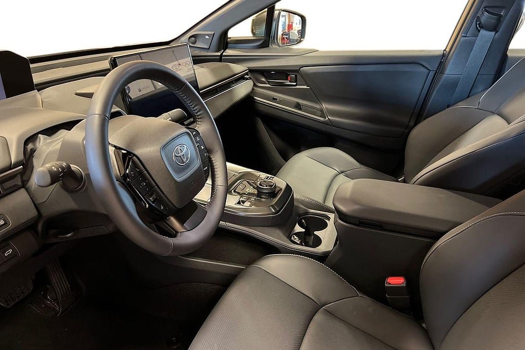 Vehicle Image 14